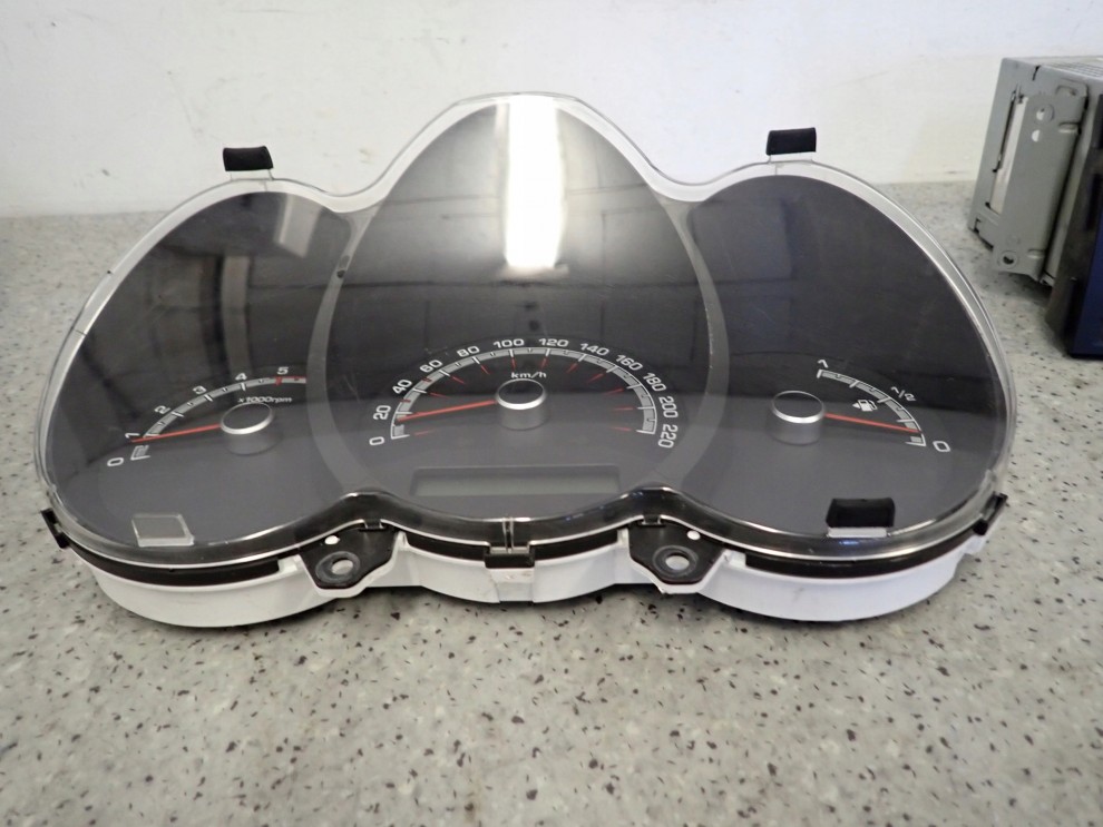 KIA VENGA 09- ZEGARY LICZNIK 1.4 CRDI 2/3