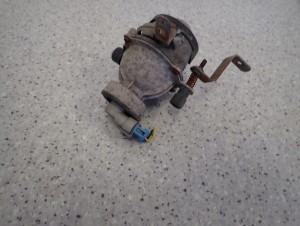 HYUNDAI TRAJET 1999-2004 HALOGEN PRZEDNI PRAWY 6/8 MINIATURA