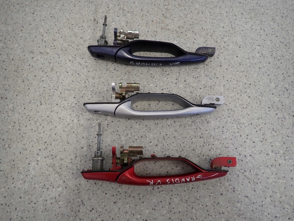 MITSUBISHI GRANDIS 03-11 KLAMKA PRZEDNIA PRAWA 2/4