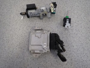 SUZUKI ALTO 09- 1.0 i ZESTAW STARTOWY STACYJKA KOMPUTER IMMO 5/8 MINIATURA