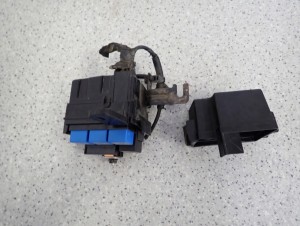 KIA SOUL 09- PUSZKA OBUDOWA PRZEKAŹNIKÓW 2/5 MINIATURA
