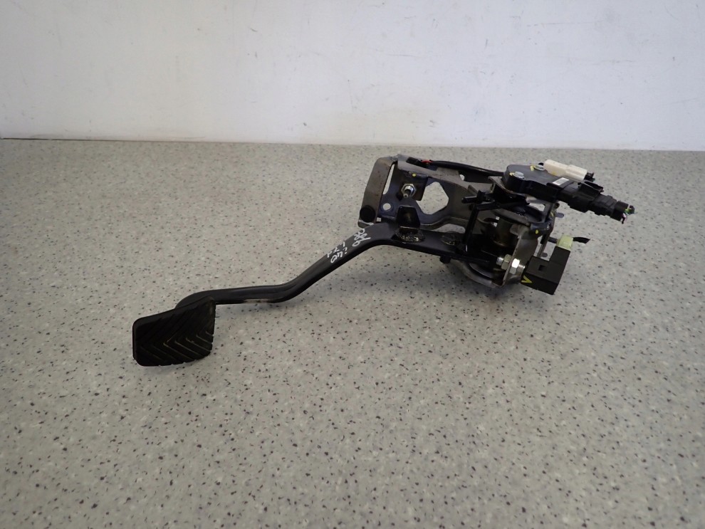 HYUNDAI i40 1.7 CRDI 11- PEDAŁ SPRZĘGŁA 1/8