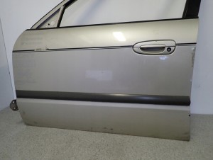 MAZDA 626 GW KOMBI 97- DRZWI PRZEDNIE LEWE 6/11 MINIATURA