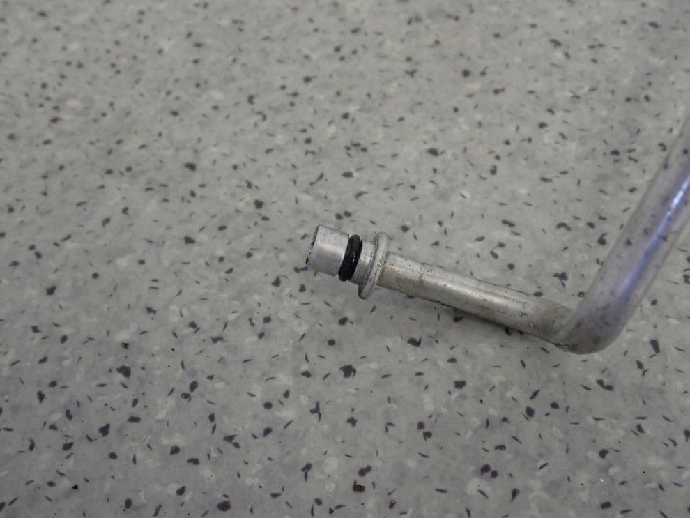 NISSAN ALMERA TINO 1.8 BENZ 00-06 PRZEWÓD KLIMATYZACJI 10/10