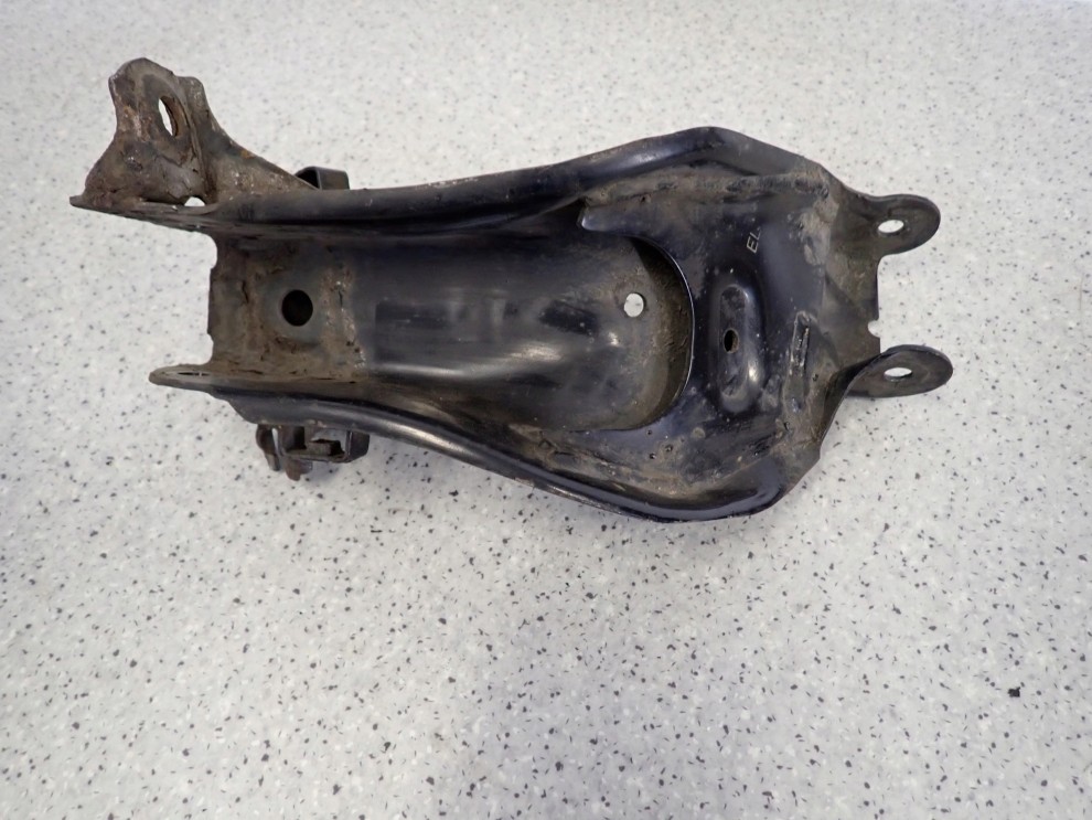 NISSAN PRIMERA P11 97-01 GOLEŃ WAHACZA ZWROTNICY PRZÓD LEWY KIELICH 6/9