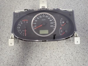 NISSAN ALMERA TINO 1.8 BENZYNA 00-06 ZEGARY ZESTAW WSKAŻNIKÓW BU704