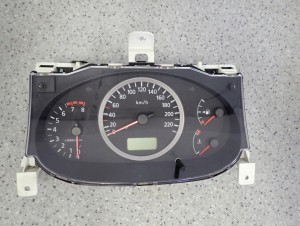 NISSAN ALMERA TINO 1.8 BENZYNA 00-06 ZEGARY ZESTAW WSKAŻNIKÓW BU704 5/11 MINIATURA