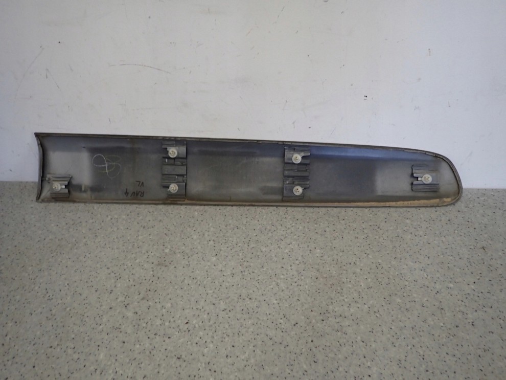 TOYOTA RAV4 RAV 4 II 00-05 LISTWA DRZWI PRZEDNICH LEWYCH 6/8