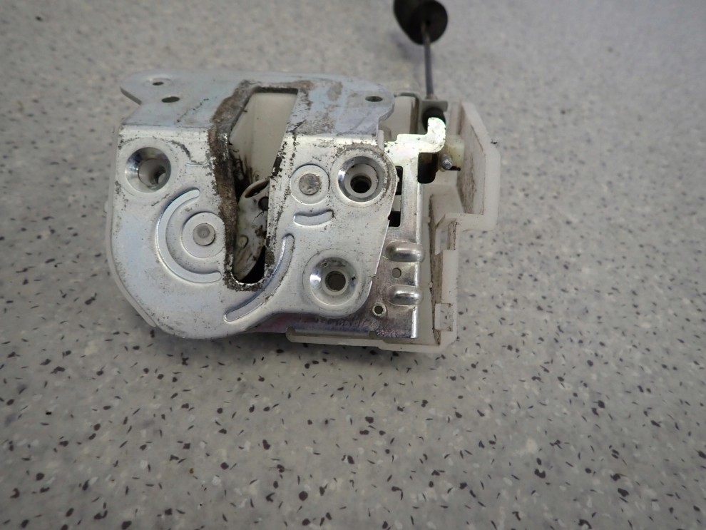 MAZDA5 MAZDA 5 i 06- ZAMEK DRZWI TYLNY LEWY 4/8