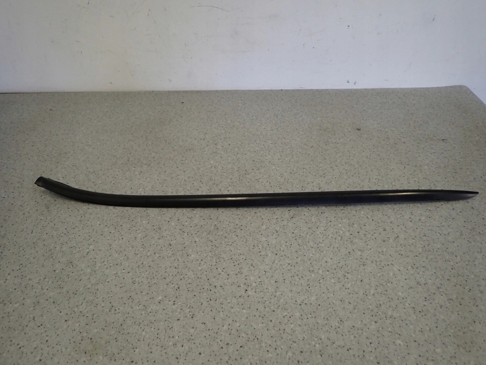 HONDA CIVIC EU VII HB 01-05 LISTWA SZYBY CZOŁOWEJ LEWA 1/8