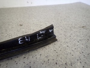HONDA CIVIC EU VII HB 01-05 LISTWA SZYBY CZOŁOWEJ LEWA 4/8 MINIATURA