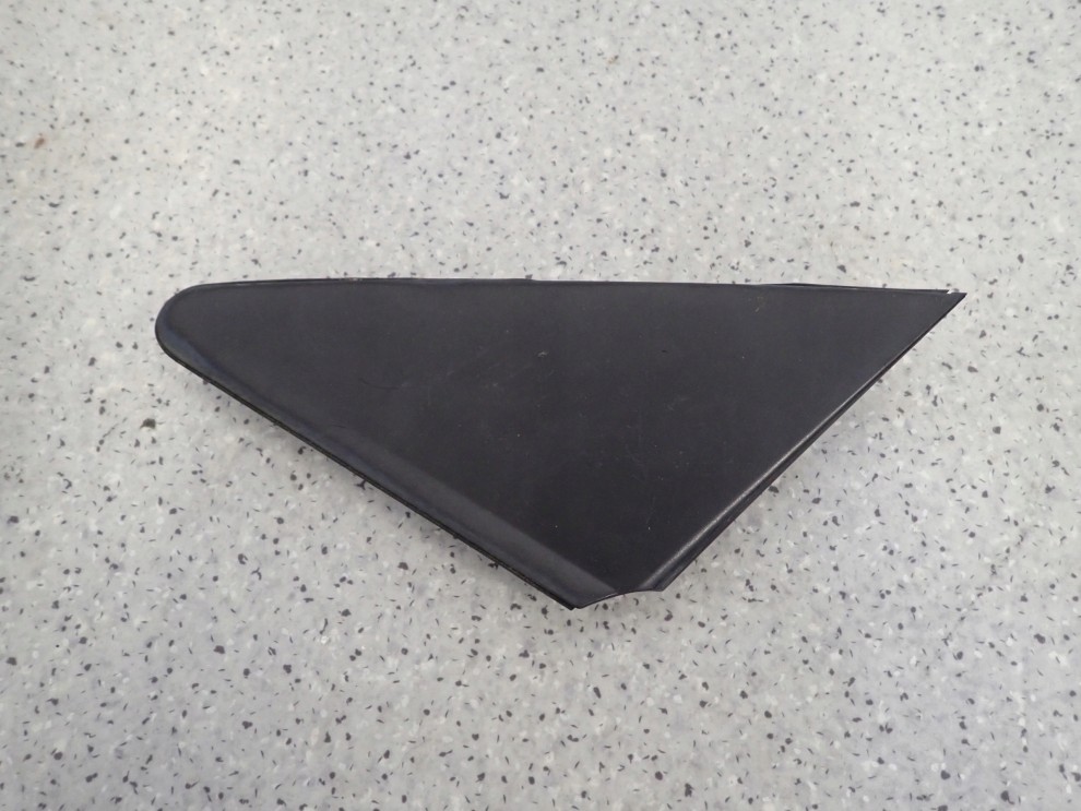 COROLLA VERSO 04-08 LISTWA ZAŚLEPKA BŁOTNIKA PRZEDNIA LEWA TRÓJKĄT 1/4