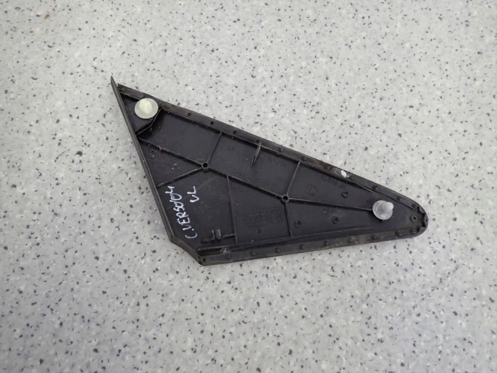 COROLLA VERSO 04-08 LISTWA ZAŚLEPKA BŁOTNIKA PRZEDNIA LEWA TRÓJKĄT 3/4