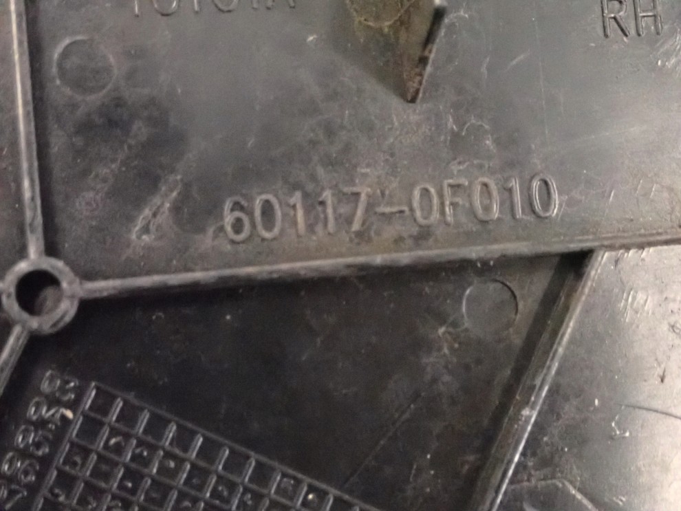 COROLLA VERSO 04-08 LISTWA ZAŚLEPKA BŁOTNIKA PRZEDNIA PRAWA TRÓJKĄT 5/5