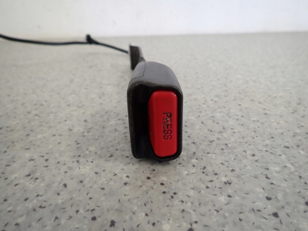 TOYOTA VERSO 09-13 ZAPINKA PASA PRZEDNIA PRAWA EUROPA 4/6