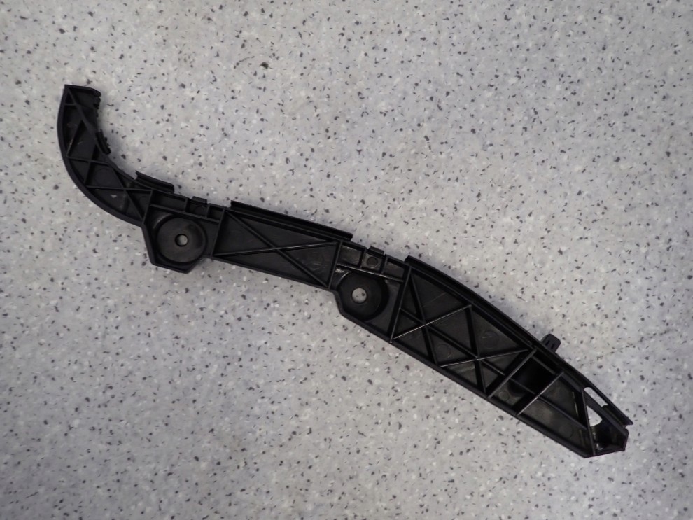 TOYOTA COROLLA VERSO 04-07 ŚLIZG TYLNY PRAWY NA BŁOTNIK 1/8