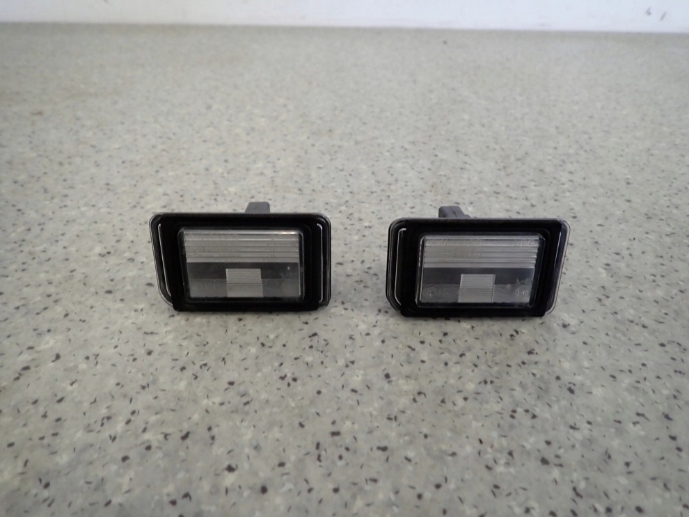 SUZUKI SWIFT MK7 10- LAMPKA OŚWIETLENIA TABLICY REJESTRACYJNEJ 1/5