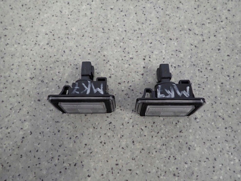 SUZUKI SWIFT MK7 10- LAMPKA OŚWIETLENIA TABLICY REJESTRACYJNEJ 2/5