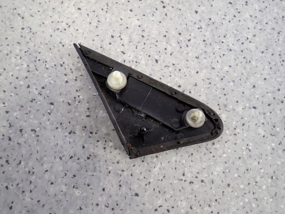 TOYOTA YARIS I 99-05 TRÓJKĄT ZAŚLEPKA BŁOTNIKA PRZEDNIA LEWA 4/4