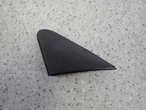 TOYOTA YARIS I 99-05 TRÓJKĄT ZAŚLEPKA BŁOTNIKA PRZEDNIA LEWA