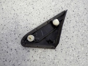 TOYOTA YARIS I 99-05 TRÓJKĄT ZAŚLEPKA BŁOTNIKA PRZEDNIA PRAWA 3/3 MINIATURA