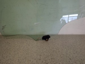 KIA VENGA 09- SZYBA DRZWI TYLNA PRAWA 2/4 MINIATURA