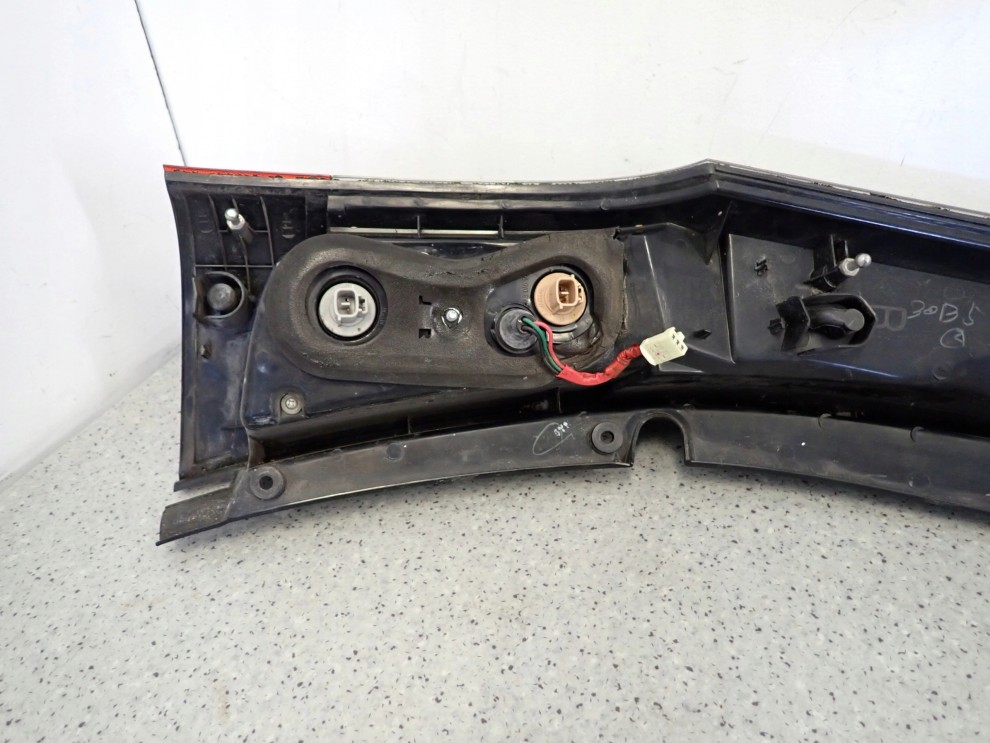 MITSUBISHI GRANDIS 03-11 LAMPA TYLNA PRAWA EUROPA 8/13