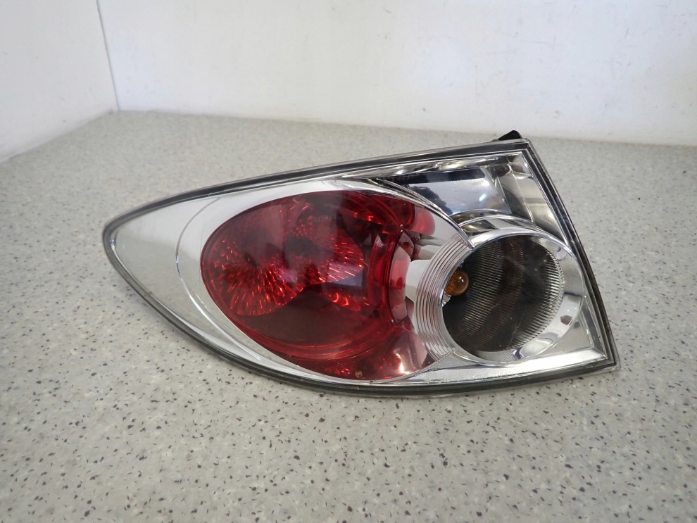 MAZDA 6 5d 02-05 LAMPA TYLNA LEWA ZEWNĘTRZNA 2/8