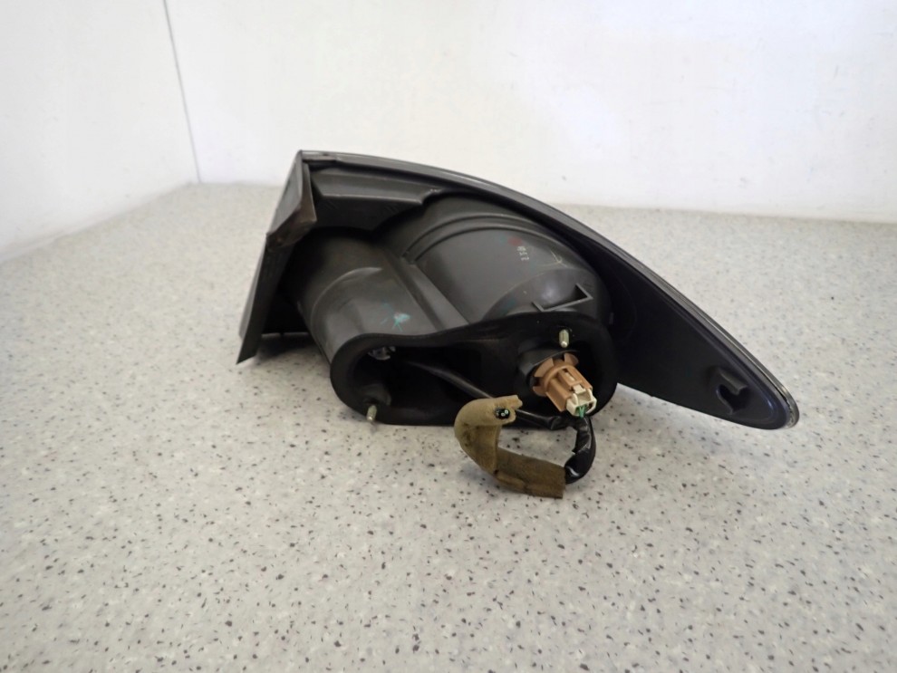 MAZDA 6 5d 02-05 LAMPA TYLNA LEWA ZEWNĘTRZNA 8/8