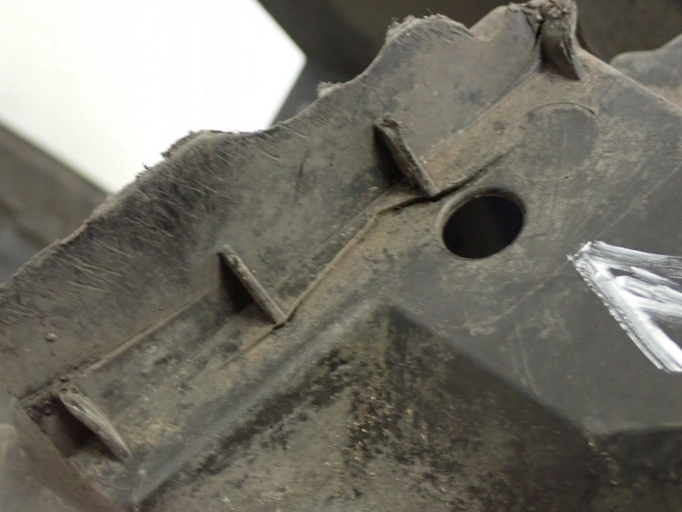 TOYOTA AYGO 06-12 NADKOLE PRZEDNIE LEWE 5/8