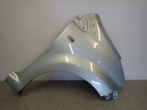 TOYOTA AYGO 05-12 BŁOTNIK PRZEDNI PRAWY 8R0