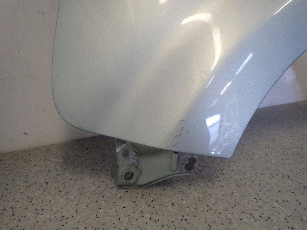 TOYOTA AYGO 05-12 BŁOTNIK PRZEDNI LEWY 8R0 6/10