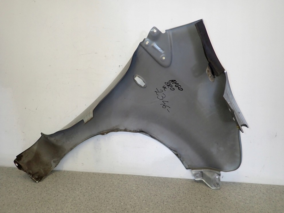 TOYOTA AYGO 05-12 BŁOTNIK PRZEDNI LEWY 8R0 10/10