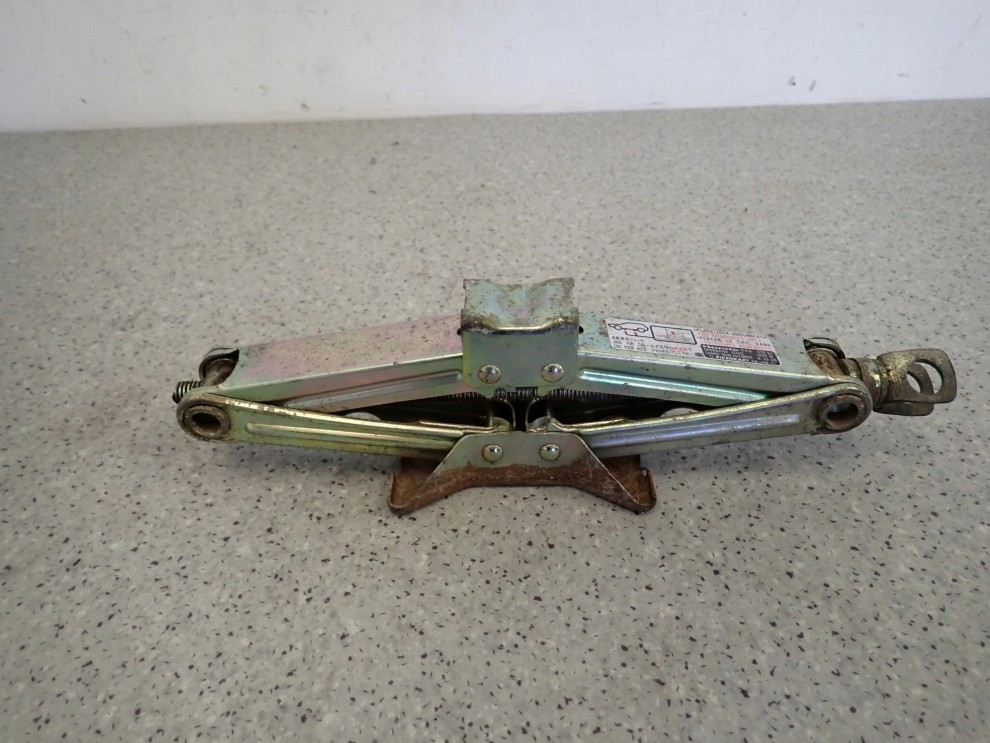 HONDA LEWAREK PODNOŚNIK SAMOCHODOWY 850KG 1/6