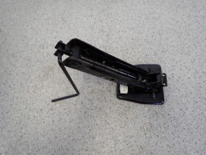 SUZUKI PODNOŚNIK SAMOCHODOWY LEWAREK 2/4 MINIATURA