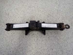 GOODMAN LEWAREK PODNOŚNIK SAMOCHODOWY 650KG 2/5 MINIATURA