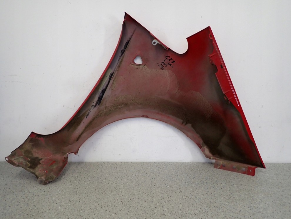 MITSUBISHI COLT 3d 04-08 BŁOTNIK PRZEDNI LEWY P04 10/11