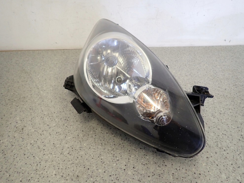 TOYOTA AYGO 06- REFLEKTOR PRAWY LAMPA PRZÓD PRAWA 4/11