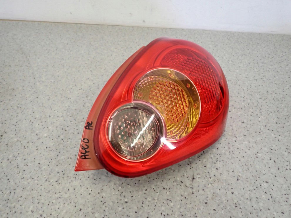 TOYOTA AYGO 06-09 LAMPA TYLNA PRAWA 4/6