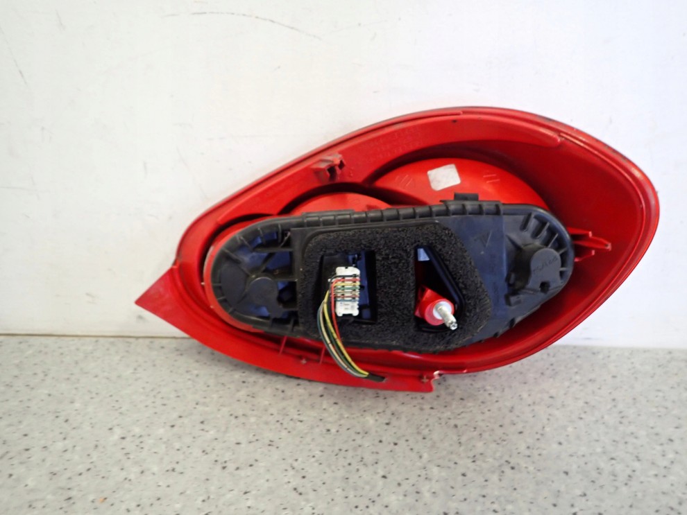 TOYOTA AYGO 06-09 LAMPA TYLNA PRAWA 5/6