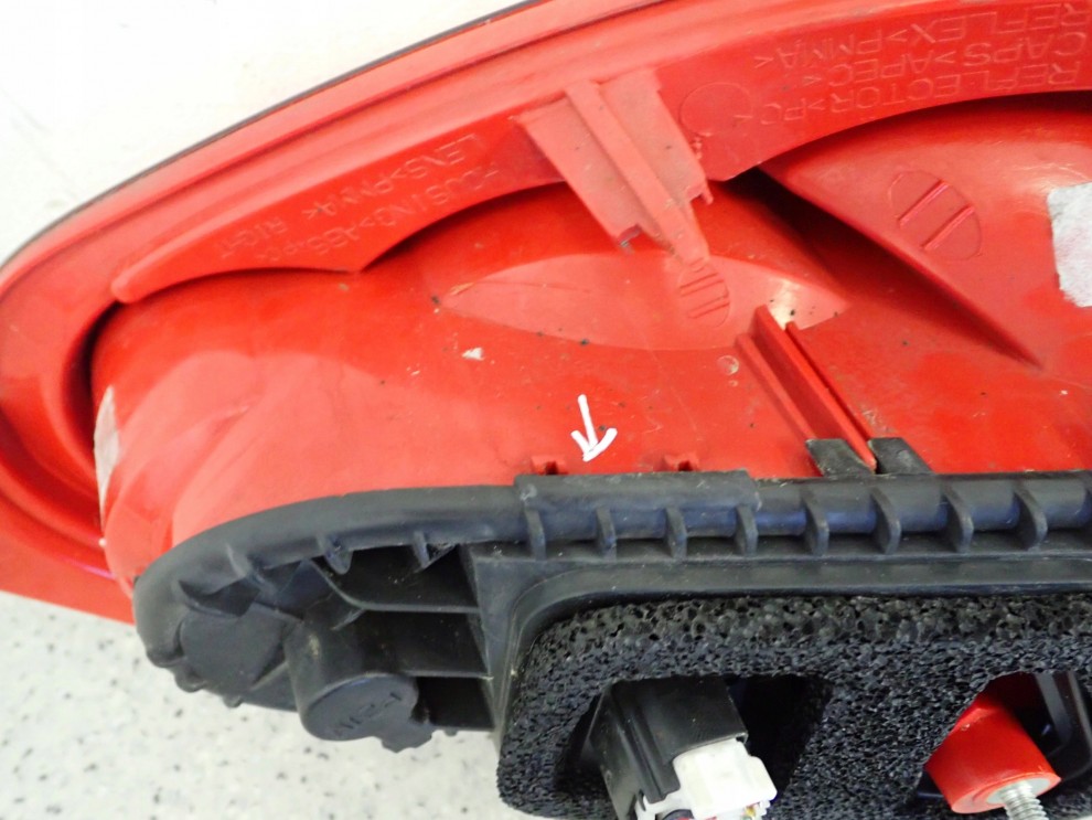 TOYOTA AYGO 06-09 LAMPA TYLNA PRAWA 6/6