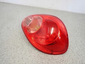 TOYOTA AYGO 06-09 LAMPA TYLNA PRAWA 2/6 MINIATURA