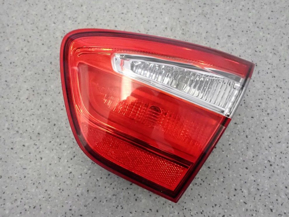 KIA RIO III 11-14 LAMPA TYLNA PRAWA WEWNĘTRZNA W KLAPE EUROPA 1/5