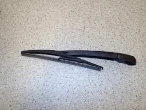 KIA RIO III HB 11-14 RAMIE WYCIERACZKI TYLNEJ 2/4 MINIATURA