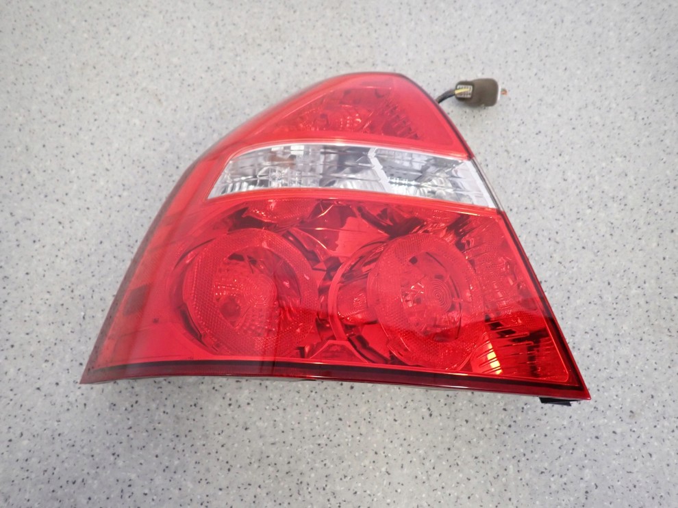 CHEVROLET AVEO T250 4D 07- LAMPA TYLNA LEWA 3/8