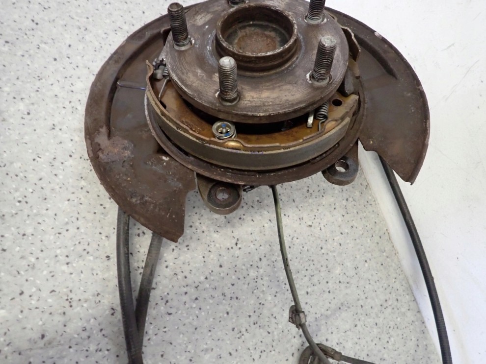 TOYOTA COROLLA VERSO 04- TARCZA KOTWICZNA PIASTA TYLNA PRAWA 2/12