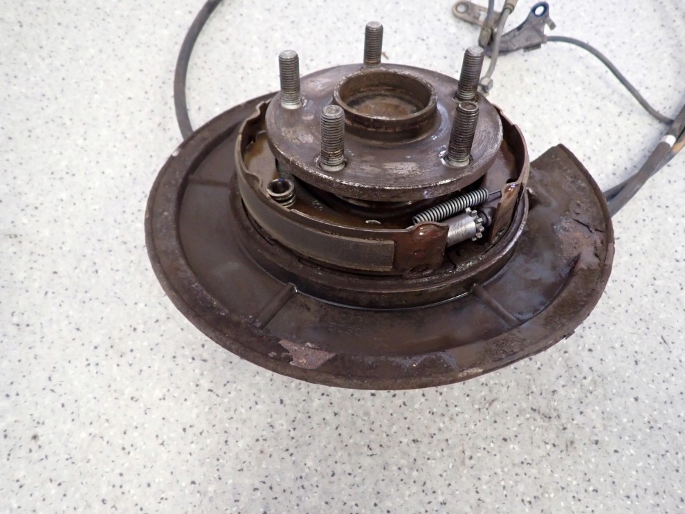 TOYOTA COROLLA VERSO 04- TARCZA KOTWICZNA PIASTA TYLNA PRAWA 3/12