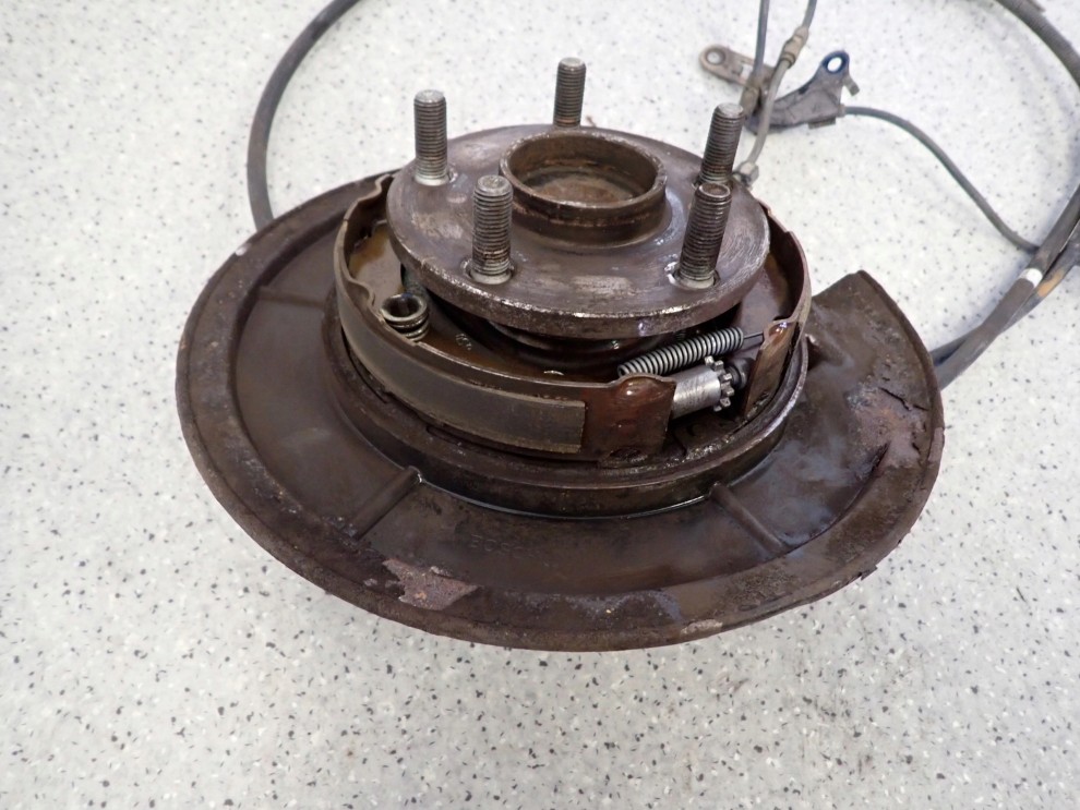 TOYOTA COROLLA VERSO 04- TARCZA KOTWICZNA PIASTA TYLNA PRAWA 4/12