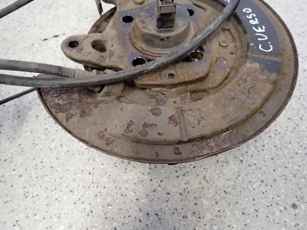 TOYOTA COROLLA VERSO 04- TARCZA KOTWICZNA PIASTA TYLNA PRAWA 7/12