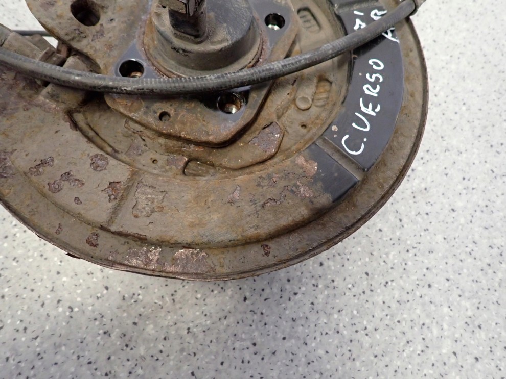 TOYOTA COROLLA VERSO 04- TARCZA KOTWICZNA PIASTA TYLNA PRAWA 8/12